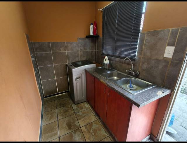 3 BEDROOM TOWNHOUSE FOR SALE IN OOS EINDE